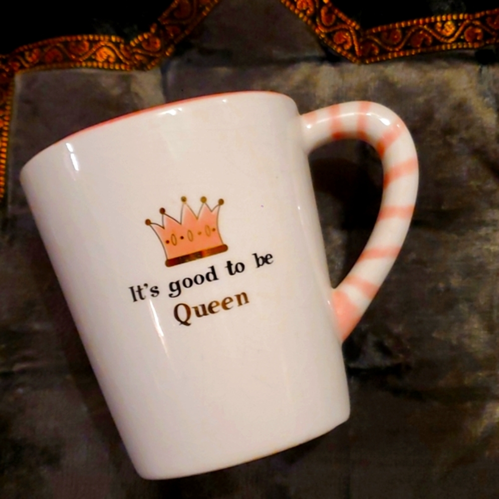 💝 It's Good To Be Queen